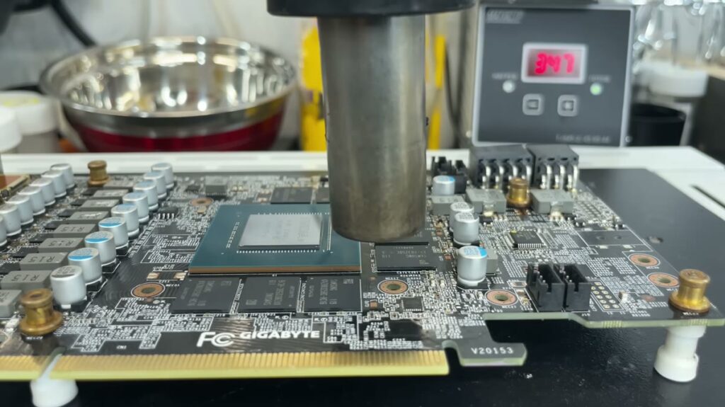 Видеокарта Gigabyte RTX 3060 Ti на паяльной станции с нижним подогревом